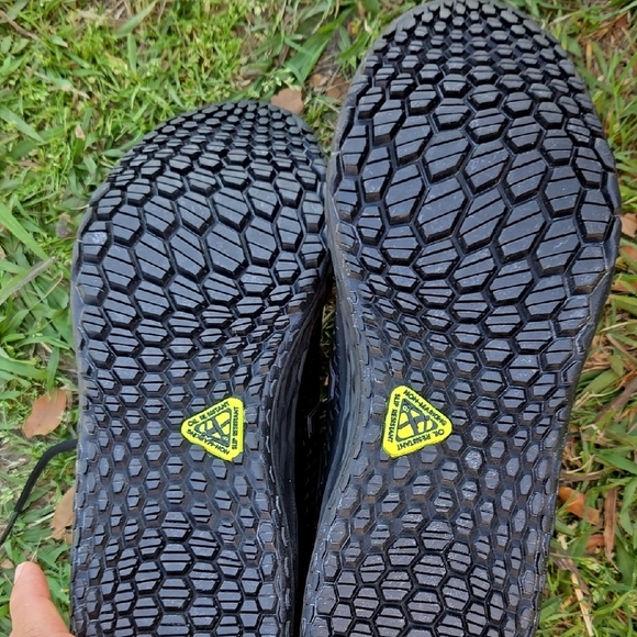 New Balance Men's Black Athletic Shoes - Picture 4 of 7